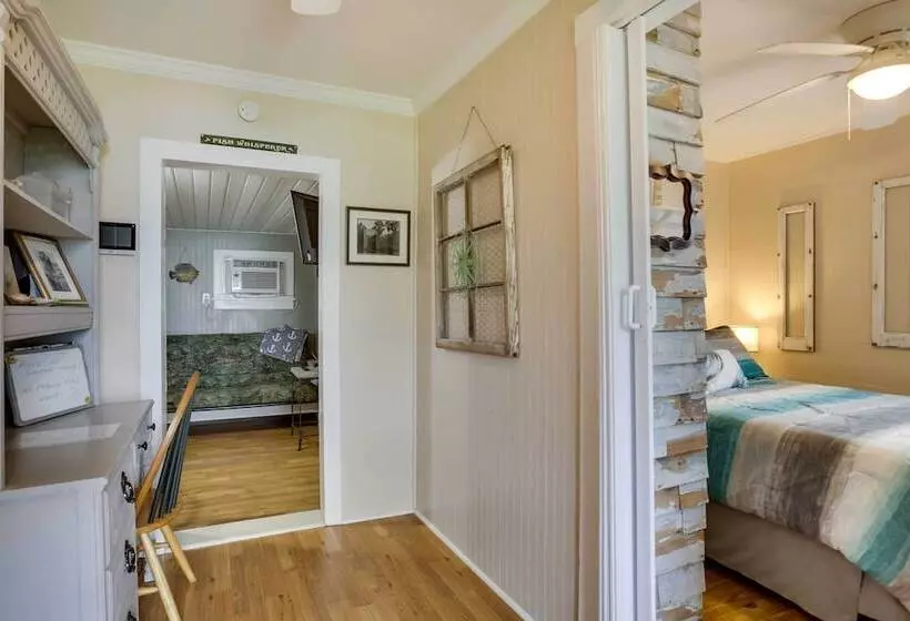 Golden Meadow Getaway: Patio, Grill, And Kayaks!