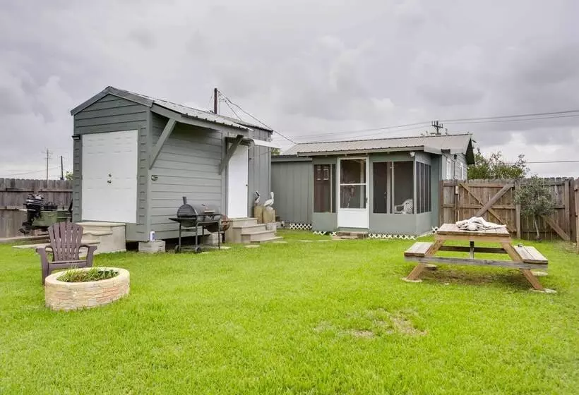 Golden Meadow Getaway: Patio, Grill, And Kayaks!