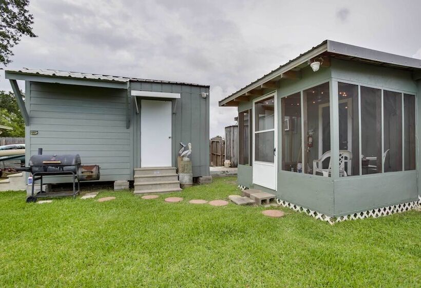 Golden Meadow Getaway: Patio, Grill, And Kayaks!