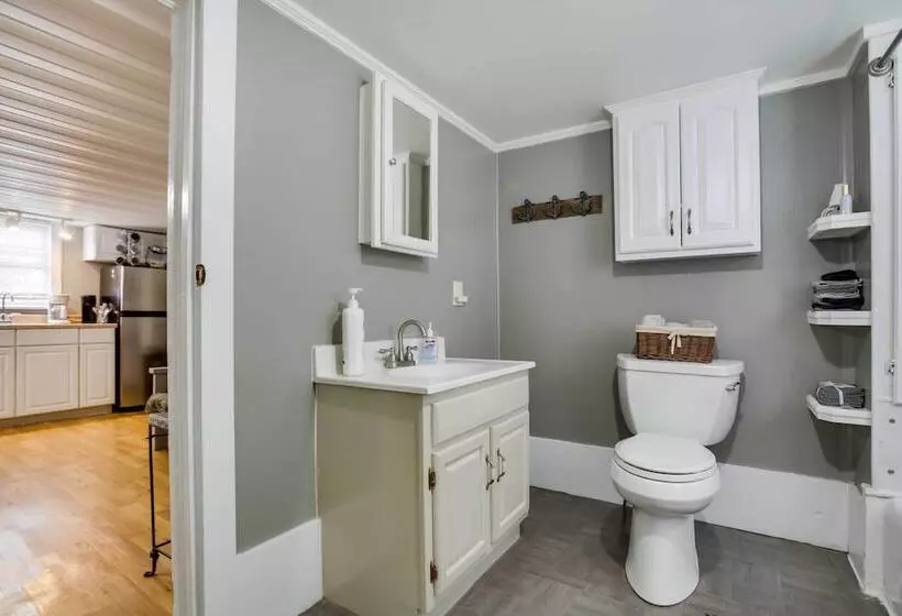 Golden Meadow Getaway: Patio, Grill, And Kayaks!