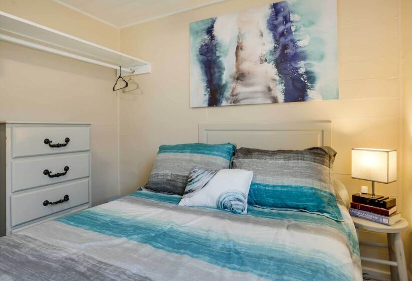 Golden Meadow Getaway: Patio, Grill, And Kayaks!