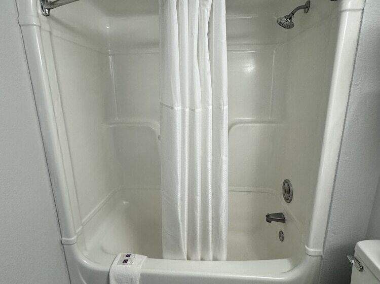 فندق Studio 6 Suites East Syracuse Airport