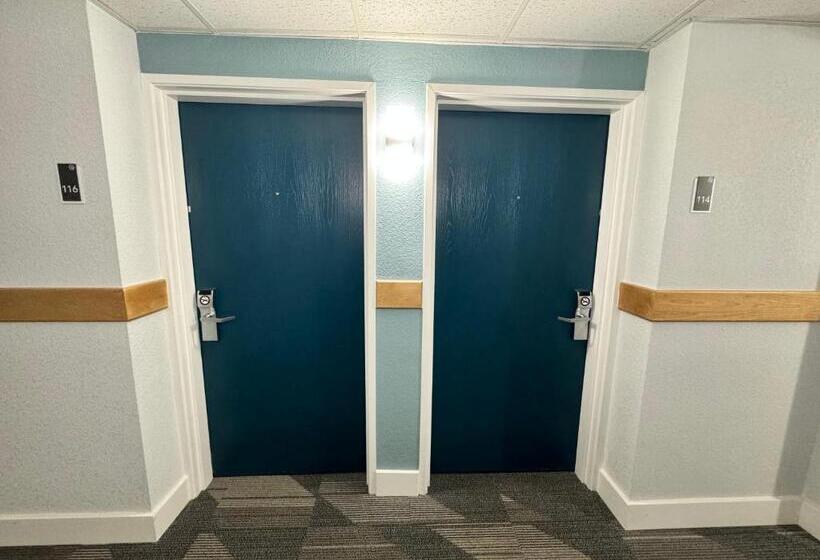 فندق Studio 6 Suites East Syracuse Airport