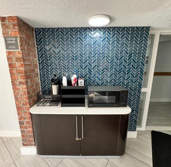 فندق Studio 6 Suites East Syracuse Airport