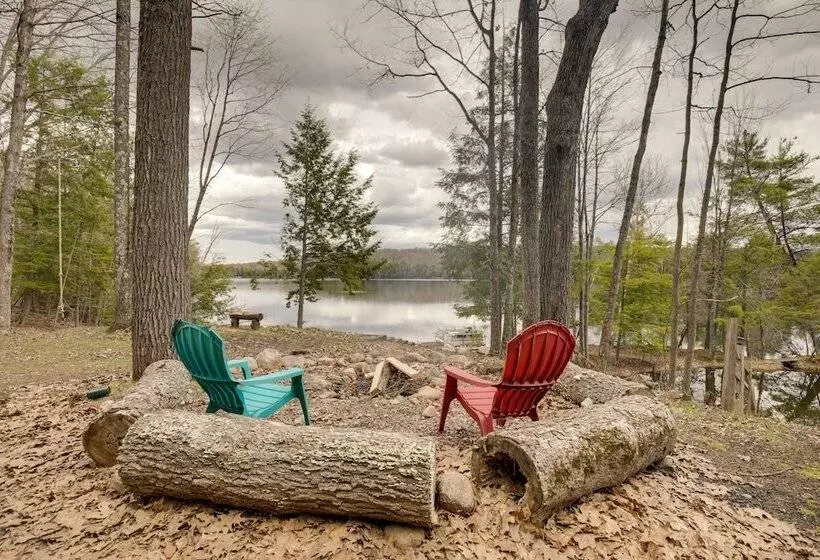 Lakefront Fence Home W/ Private Hot Tub!