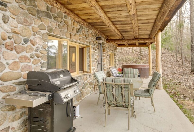 Lakefront Fence Home W/ Private Hot Tub!