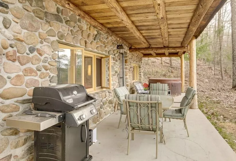 Lakefront Fence Home W/ Private Hot Tub!