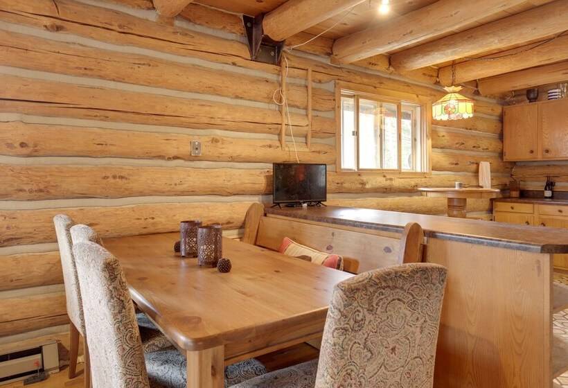 Lakefront Fence Home W/ Private Hot Tub!