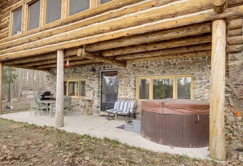 Lakefront Fence Home W/ Private Hot Tub!