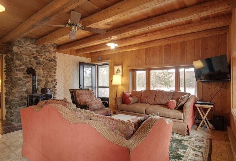 Lakefront Fence Home W/ Private Hot Tub!