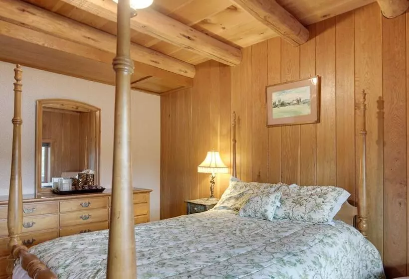 Lakefront Fence Home W/ Private Hot Tub!