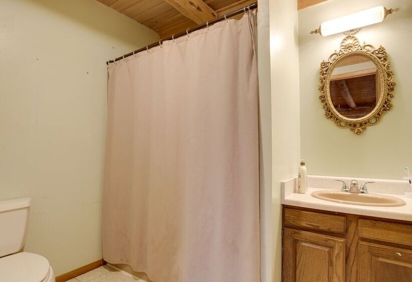 Lakefront Fence Home W/ Private Hot Tub!