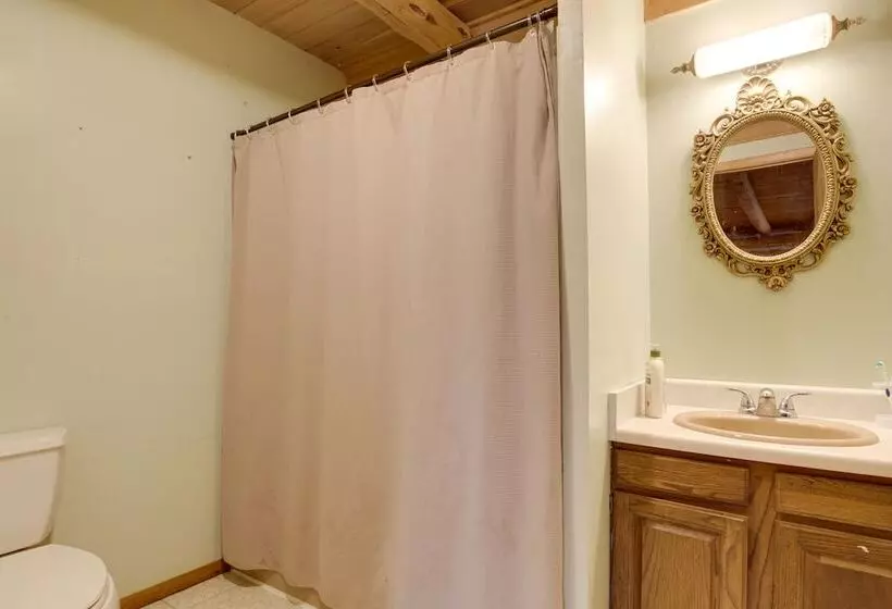 Lakefront Fence Home W/ Private Hot Tub!
