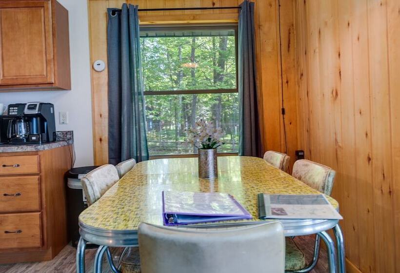 Lakefront Pearson Cottage W/ Swim Dock + Kayaks!