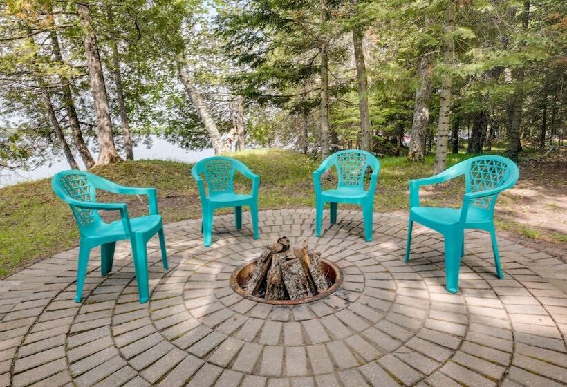 Lakefront Pearson Cottage W/ Swim Dock + Kayaks!