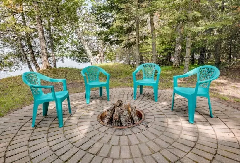 Lakefront Pearson Cottage W/ Swim Dock + Kayaks!