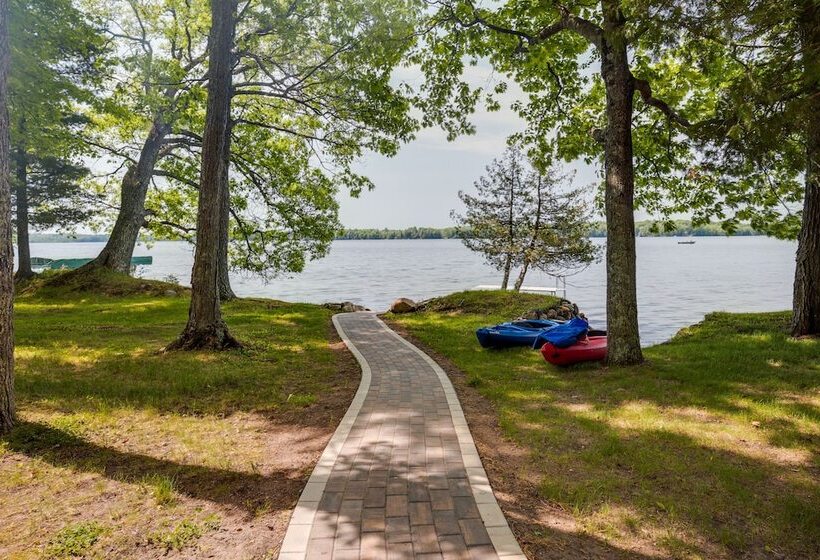 Lakefront Pearson Cottage W/ Swim Dock + Kayaks!