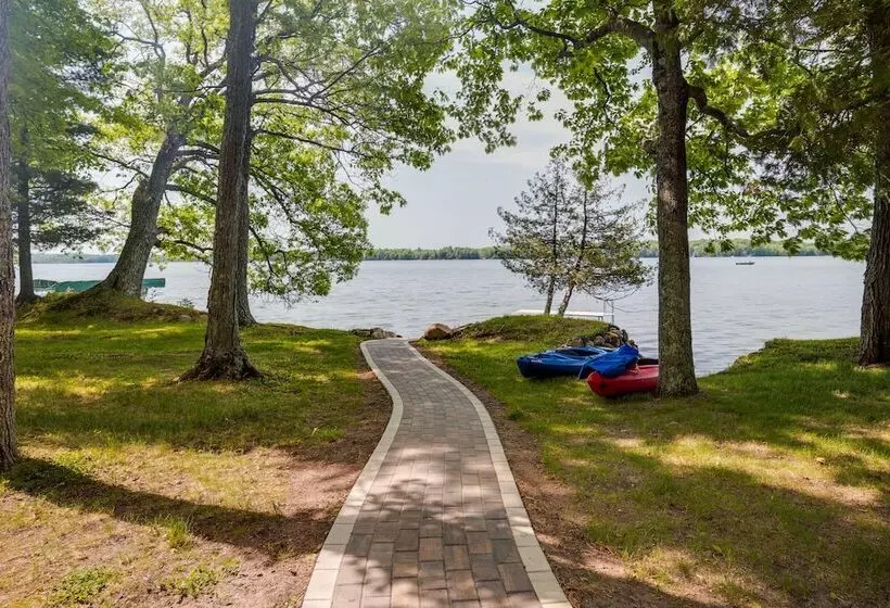 Lakefront Pearson Cottage W/ Swim Dock + Kayaks!