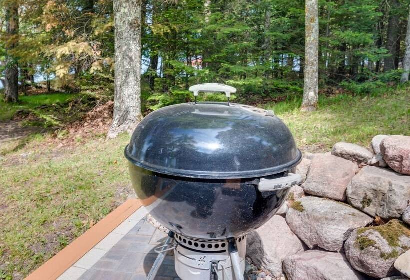 Lakefront Pearson Cottage W/ Swim Dock + Kayaks!