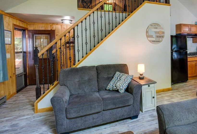 Lakefront Pearson Cottage W/ Swim Dock + Kayaks!