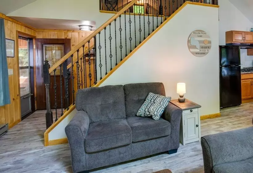 Lakefront Pearson Cottage W/ Swim Dock + Kayaks!