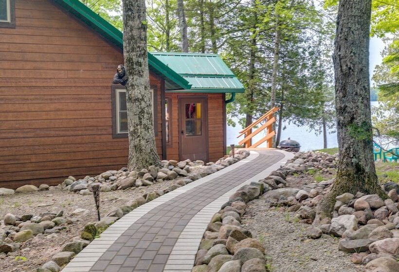 Lakefront Pearson Cottage W/ Swim Dock + Kayaks!