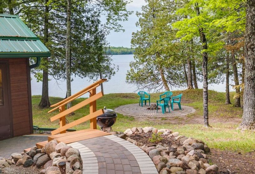 Lakefront Pearson Cottage W/ Swim Dock + Kayaks!