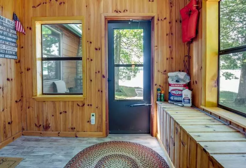 Lakefront Pearson Cottage W/ Swim Dock + Kayaks!