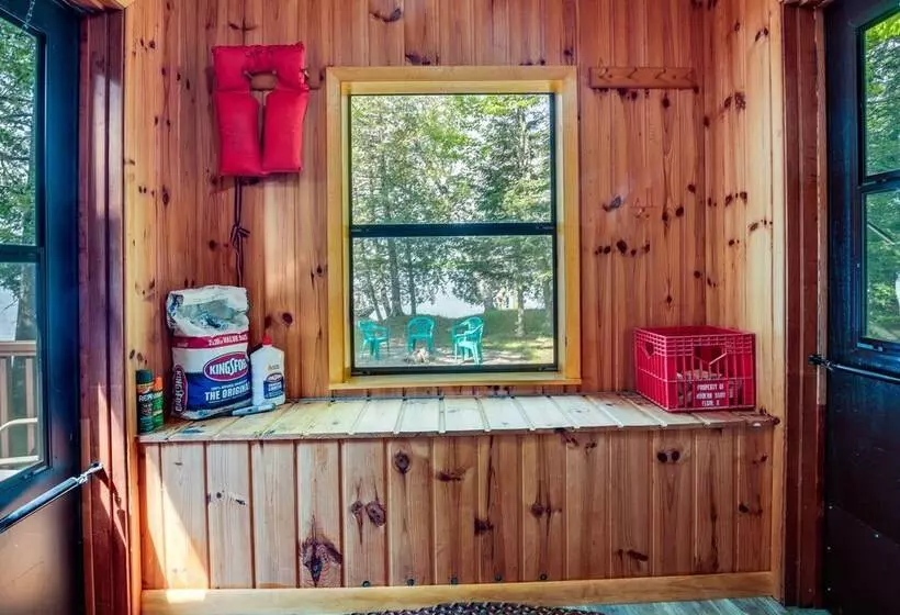 Lakefront Pearson Cottage W/ Swim Dock + Kayaks!