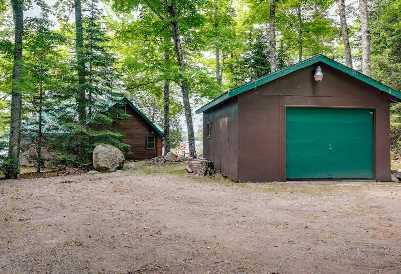 Lakefront Pearson Cottage W/ Swim Dock + Kayaks!