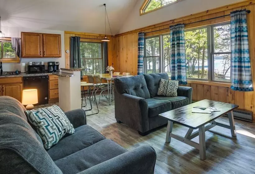 Lakefront Pearson Cottage W/ Swim Dock + Kayaks!