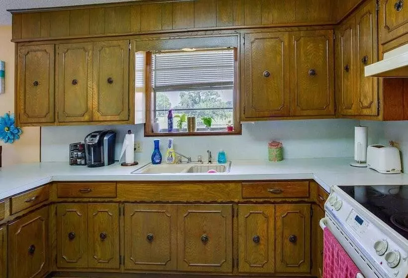 Pet Friendly Cartwright Home W/ Private Backyard!