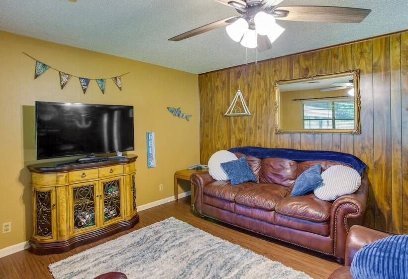 Pet Friendly Cartwright Home W/ Private Backyard!