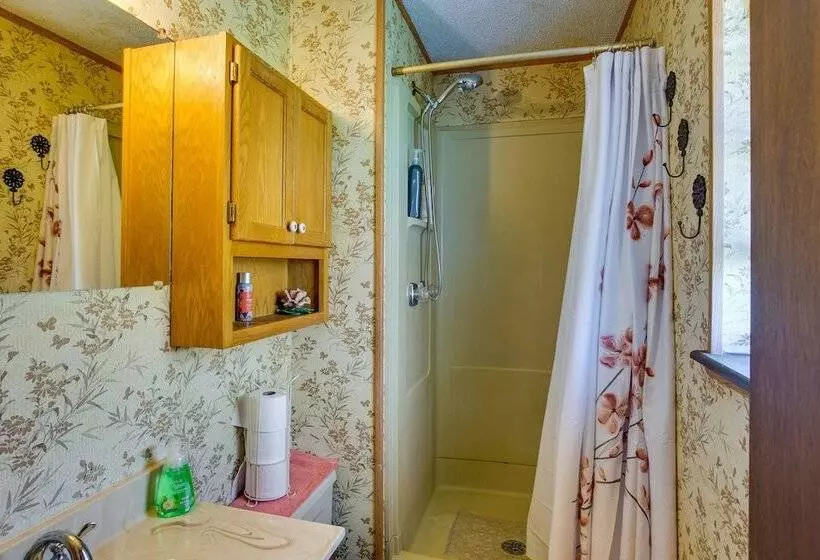 Pet Friendly Cartwright Home W/ Private Backyard!