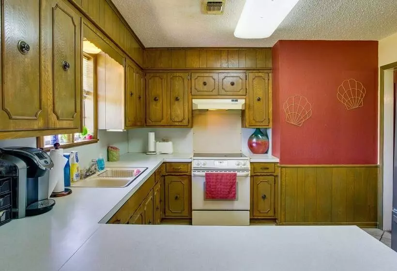 Pet Friendly Cartwright Home W/ Private Backyard!