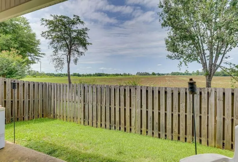 Pet Friendly Moundville Home W/ Fenced Backyard!