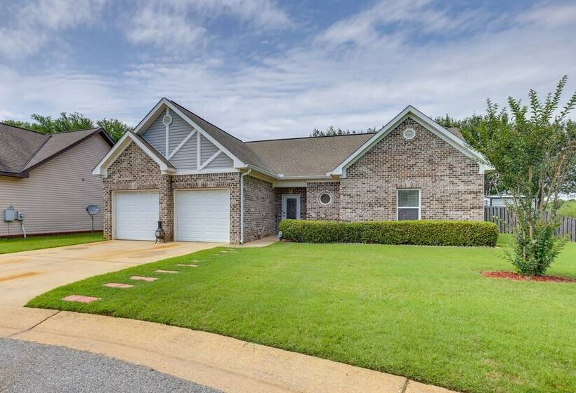 Pet Friendly Moundville Home W/ Fenced Backyard!