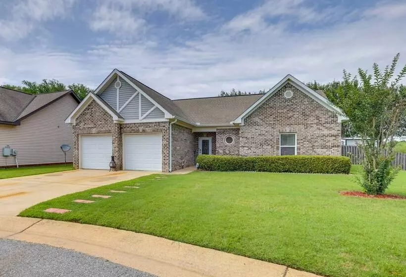 Pet Friendly Moundville Home W/ Fenced Backyard!