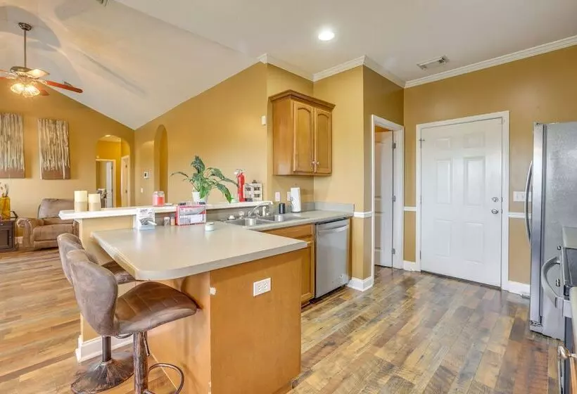 Pet Friendly Moundville Home W/ Fenced Backyard!