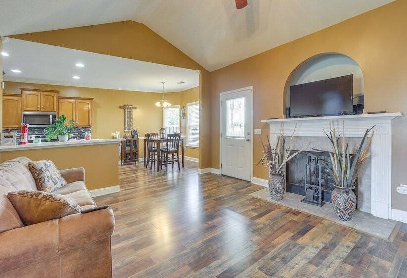 Pet Friendly Moundville Home W/ Fenced Backyard!