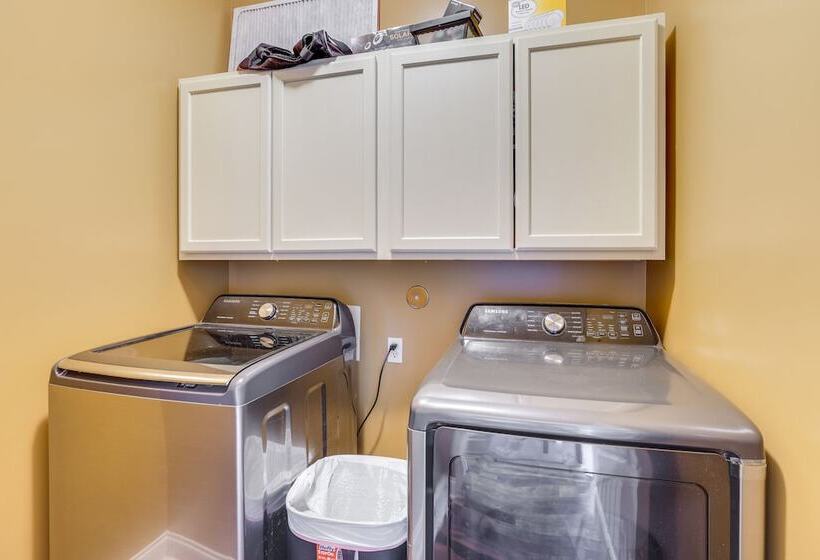 Pet Friendly Moundville Home W/ Fenced Backyard!