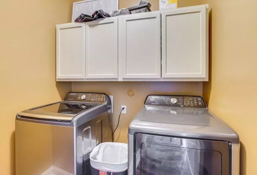 Pet Friendly Moundville Home W/ Fenced Backyard!