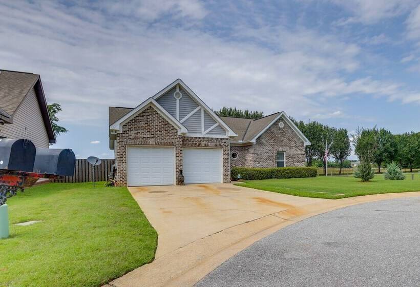 Pet Friendly Moundville Home W/ Fenced Backyard!