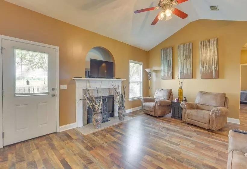 Pet Friendly Moundville Home W/ Fenced Backyard!