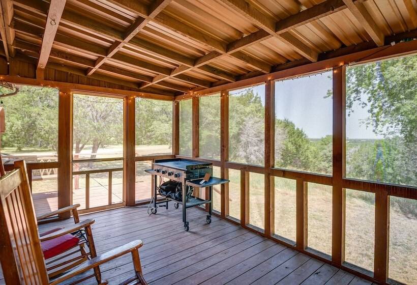 Screened In Deck & Dock Access: Texas Home!