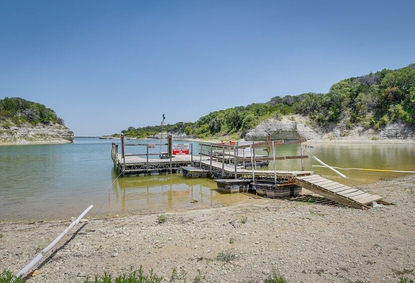 Screened In Deck & Dock Access: Texas Home!