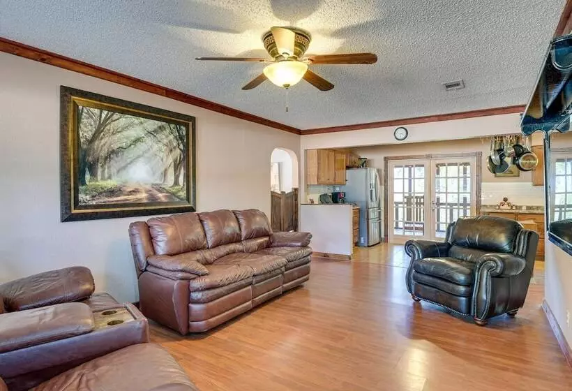 Screened In Deck & Dock Access: Texas Home!