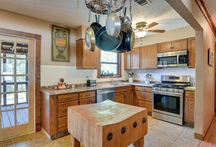 Screened In Deck & Dock Access: Texas Home!