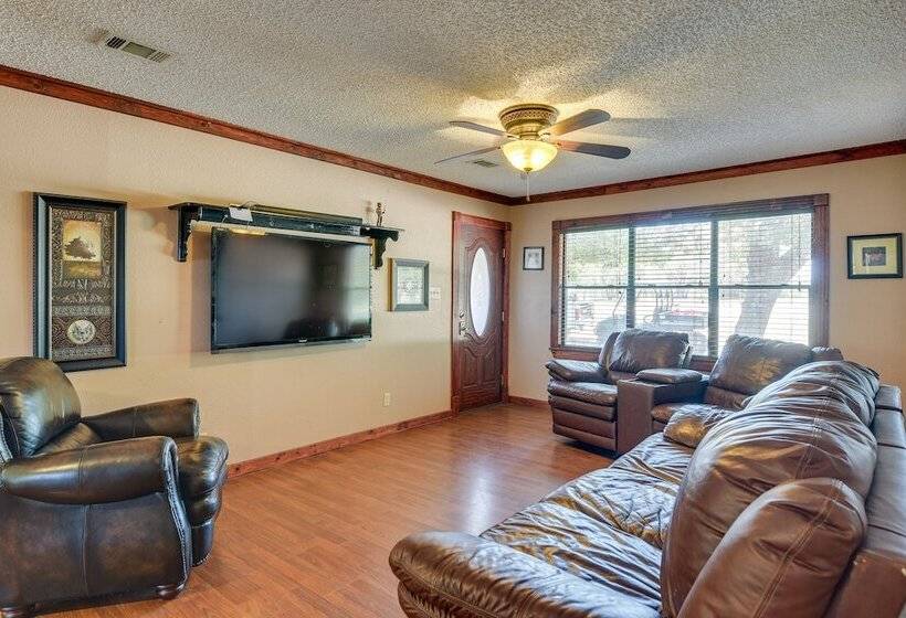 Screened In Deck & Dock Access: Texas Home!