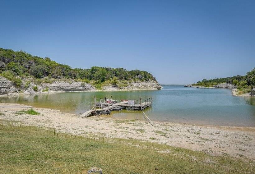 Screened In Deck & Dock Access: Texas Home!
